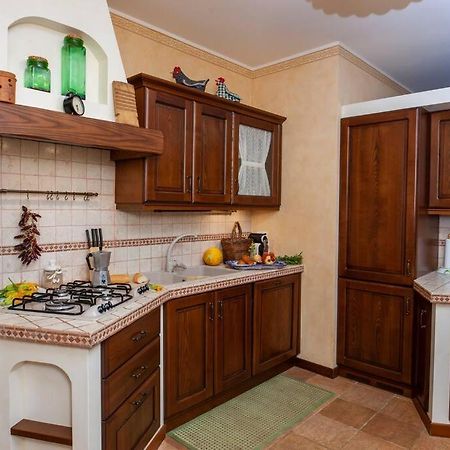 Spaziosa Villa Con Piscina E Giardino, פולינאנו א מארה מראה חיצוני תמונה