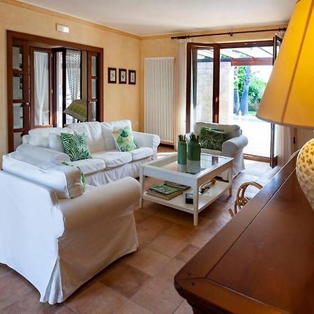 Spaziosa Villa Con Piscina E Giardino, פולינאנו א מארה מראה חיצוני תמונה