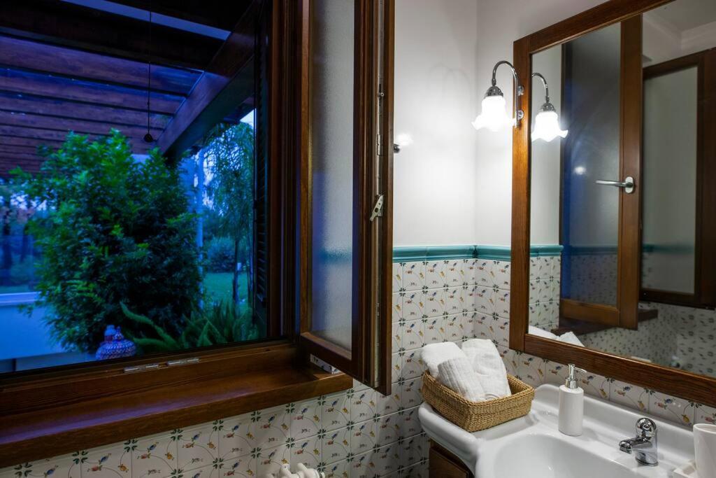 Spaziosa Villa Con Piscina E Giardino, פולינאנו א מארה מראה חיצוני תמונה