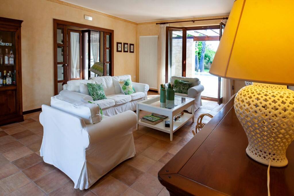 Spaziosa Villa Con Piscina E Giardino, פולינאנו א מארה מראה חיצוני תמונה